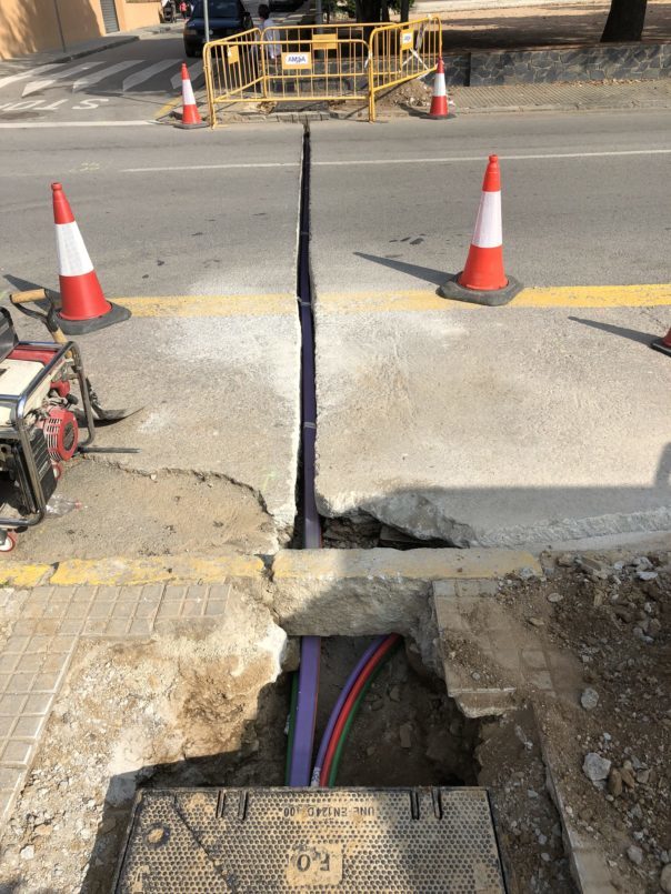 Salou conecta los edificios municipales con fibra óptica
