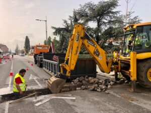 Excavación de zanja para canalización de biomasa en Granollers